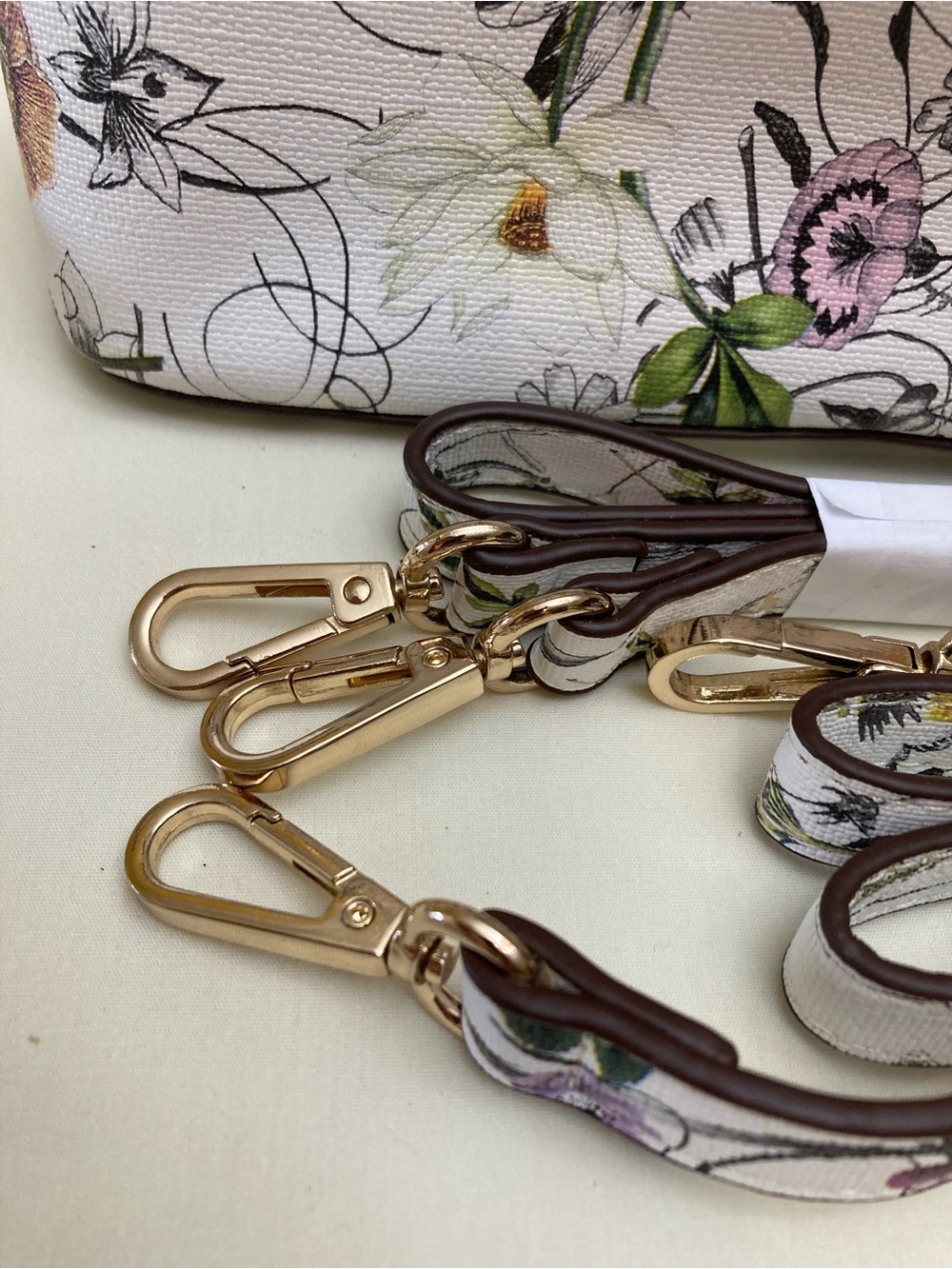 Botanical Floral Print White Crossbody Bag with Matching Wristlet. - Picture 4 of 7